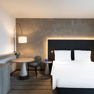 Zimmer mit Kingsize-Bett